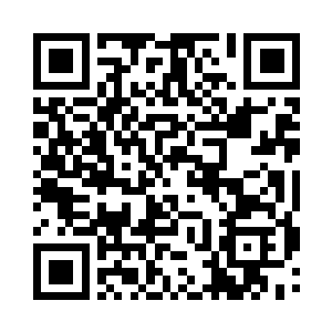 雍容贵妇和金发美少女露露赶紧抱住了朱丽叶二维码生成