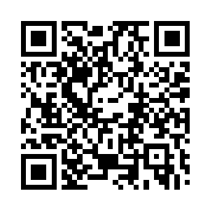 雕像旁边还有一个圆环形的黑色的口子二维码生成