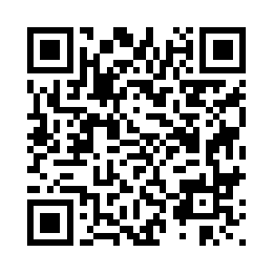 雷劈火烧的痕迹被岁月侵蚀得乌黑二维码生成