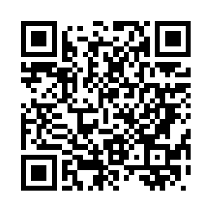 霍君白指着那张高速飞行的破魂符二维码生成