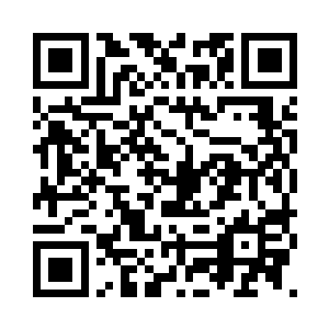 露出下面细嫩的肌肤和隐约的一件黑色肚兜二维码生成