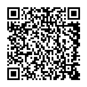 青云送算是勉强的答应他把匕首拿过来然后应他的要求又找了块巴掌大小的木头二维码生成