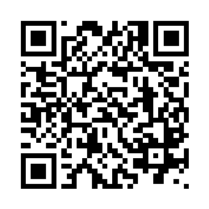 青蒲捧了件水青色素缎的褙子给她二维码生成