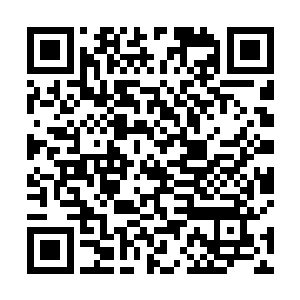 青铜战斧以雷霆之势斩在拓跋怒打出的土黄色拳影之上二维码生成