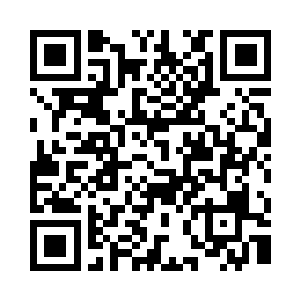 面无表情的巴克在几支步枪枪口的包围下二维码生成