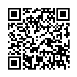 面色枯皱的老者正张着嘴枕着手臂睡着二维码生成