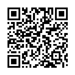 顺利地从巨石顶部的拗口处飞掠而过二维码生成