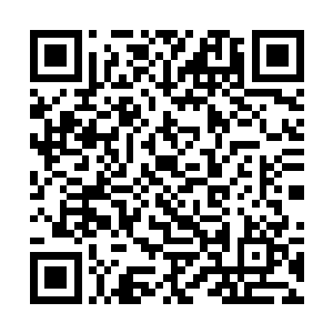 顺着那个扑上去的黑衣人背后将长刀深深的刺了过去二维码生成