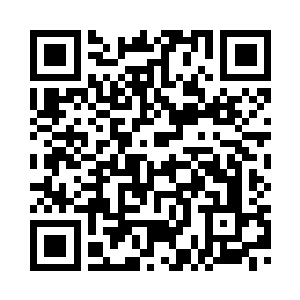 顾雪和林彤借着室内的油灯的光亮二维码生成