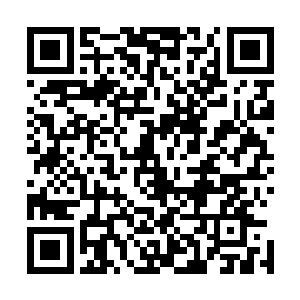 顿时只见湖中心的水晶棺材上面猛的爆射出一道冲天的光芒二维码生成