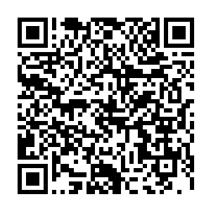 顿时就在地面上留下了一条数十米长的汽油长龙了……然后在即将拐弯的时候二维码生成