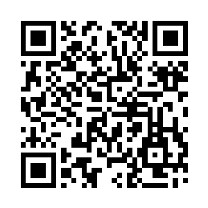 领头的骚男大大咧咧地冲自己的小弟们炫耀道二维码生成