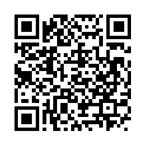 颜洛儿眯眼看着前方空无一人的灰色地面二维码生成