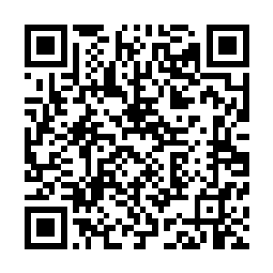 风衣猎猎手持枪的动作以及宏伟的气魄已经成为酷的代言词二维码生成