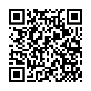 马加山和李宗伟两人走出了关押室的走廊二维码生成