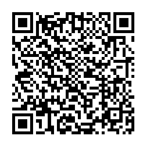 马文巧妙地利用阴影避开了其余三个人的搜索范围――他有过太多这种经历了二维码生成