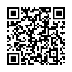 马文正聚精会神地盯着他手上的戒指看二维码生成