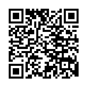 马桥拿着一个酒坛子坐在铁笼边上的大树下二维码生成