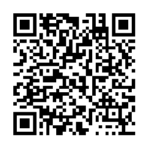 马特又叉了几根土豆丝放到了嘴里边嚼着边望着自己的船长二维码生成