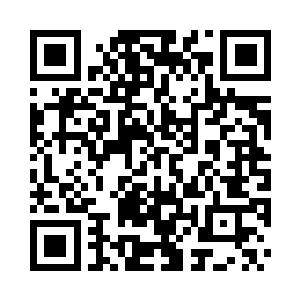 马纵横一手托着那装满黄金的铁箱子二维码生成