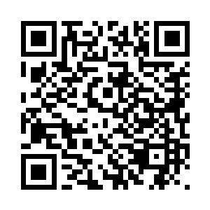 骇然的看着一左一右包围着他的两人二维码生成