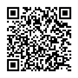 高个武霸觉得周围的空间好像都被劈开了一个大口子一样二维码生成