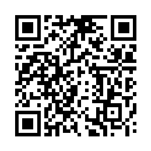 高个的年轻人亮了亮手里的证件就要装起来二维码生成