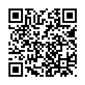 高大的身影被昏暗的烛光勾勒得异常冰冷二维码生成