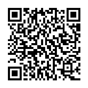 高空的太阳的光线从朱雀飞舟顶部的水晶穹顶中照射了下来二维码生成