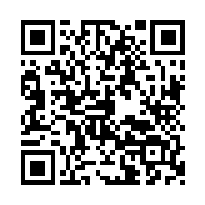 鳞华长老的前面则是一个身穿一身金sè长袍二维码生成