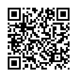 鸭舌帽男又从裤袋里掏出一包香烟二维码生成