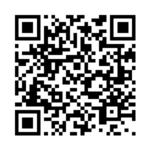 黄富从后视镜看到后面紧追赶的警察二维码生成