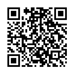 黄富正在为如何翻越铁丝电网发愁呢二维码生成