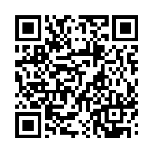 黄忠和关羽不约而同地都向对方拱手一拜二维码生成