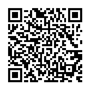 黎铭立马立落的进了卧室把贝海桌头放着的一个小包拿了过来二维码生成
