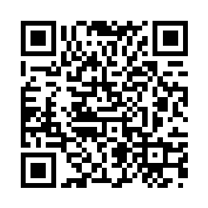 黑暗的破屋被昏黄灯光和火光所照亮二维码生成