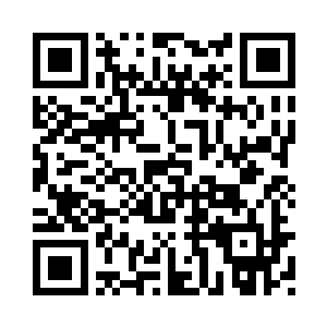 黑色巨蟒很伤心的钻进了湖水当中二维码生成