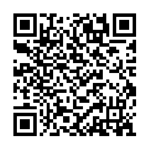 黑衣人将紧随其后的锦衣卫甩在流窜的百姓之中二维码生成