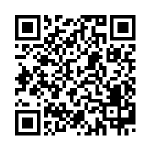 黑袍男已经跑出了这个狭小的空间二维码生成