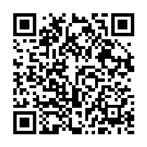 鼍洁握着鹏魔王给他的那柄金色锥子小心翼翼地看着三人二维码生成