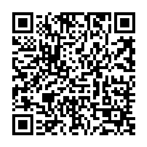 齐声高呼乌拉……把挂着降落伞的一个两立方物资箱给准确的推出机舱门去二维码生成