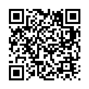 龙二从大厅的楼上丢下了两个人头二维码生成