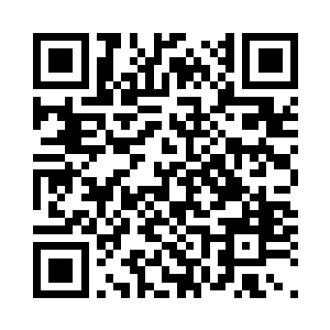 龙宇轻轻拔开散落在女子脸上的青丝二维码生成