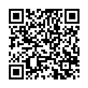 龙英杰从乾坤圈内取出一些易容的东西化了妆二维码生成